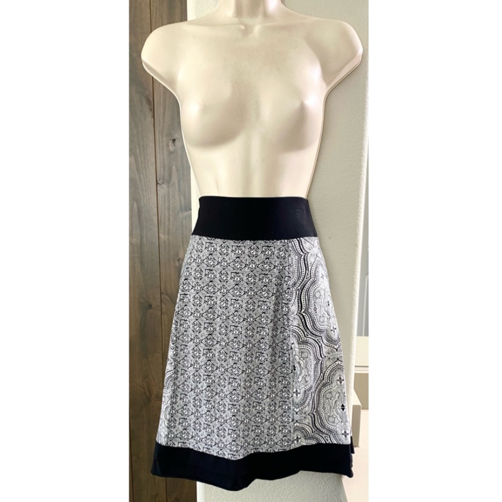 Like new Dakini yoga skirt. Sz S